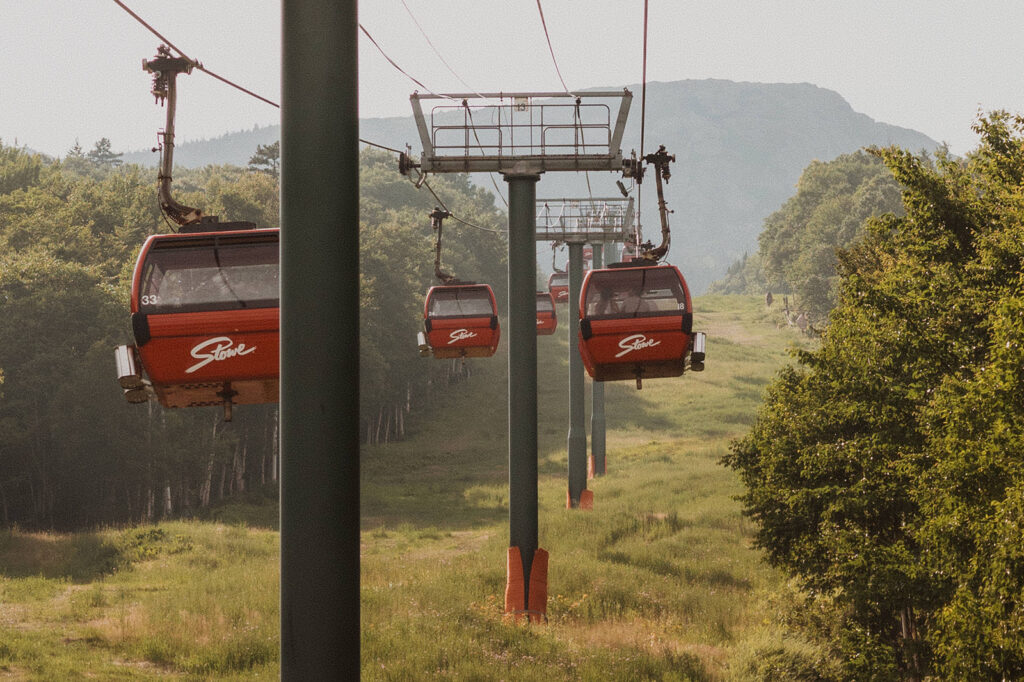 Stowe Resort gondolas riding up mountain side
